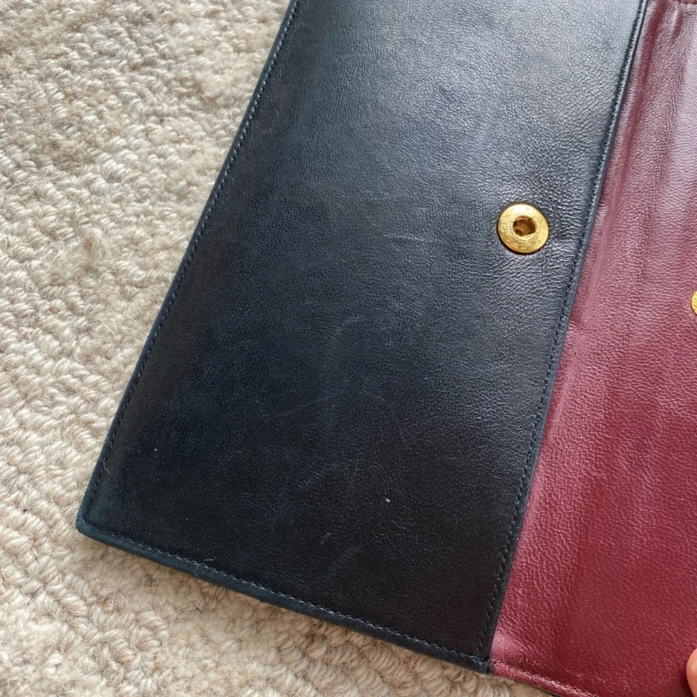 Vintage CHANEL Black Quilted Wallet with Gold Logo - Picture 11 of 16